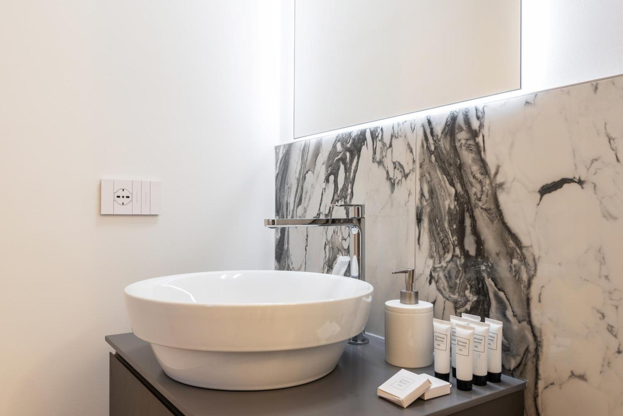 Easyhomes - Bandello * Milão